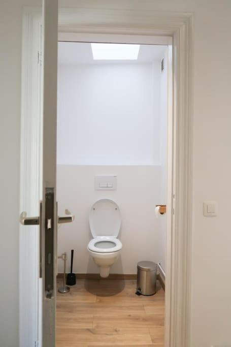 1 Bedroom In Center - 1st Floor Apartment *