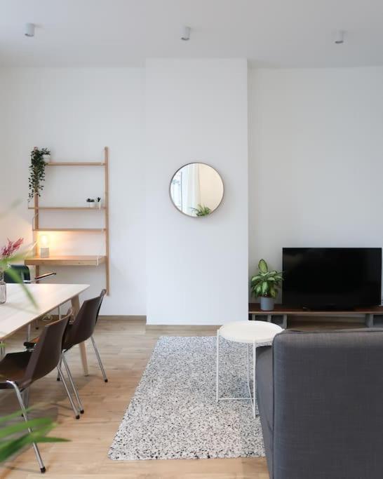 1 Bedroom In Center - 1st Floor *